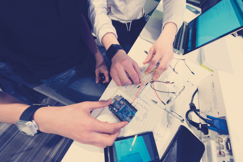 Duales Studium Elektrotechnik - adpic