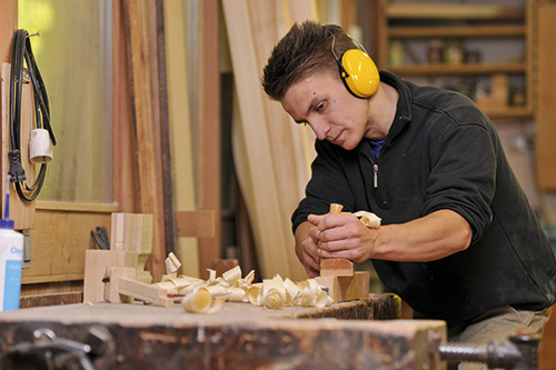 Holzmechaniker/in - Herstellen von Möbeln und Innenausbauteilen(m/w/d) Holzmechaniker/in - Herstellen von Möbeln und Innenausbauteilen(m/w/d)