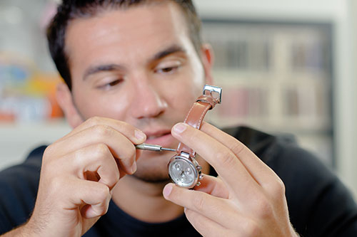 Uhrmacher/in(m/w/d) Uhrmacher/in(m/w/d)